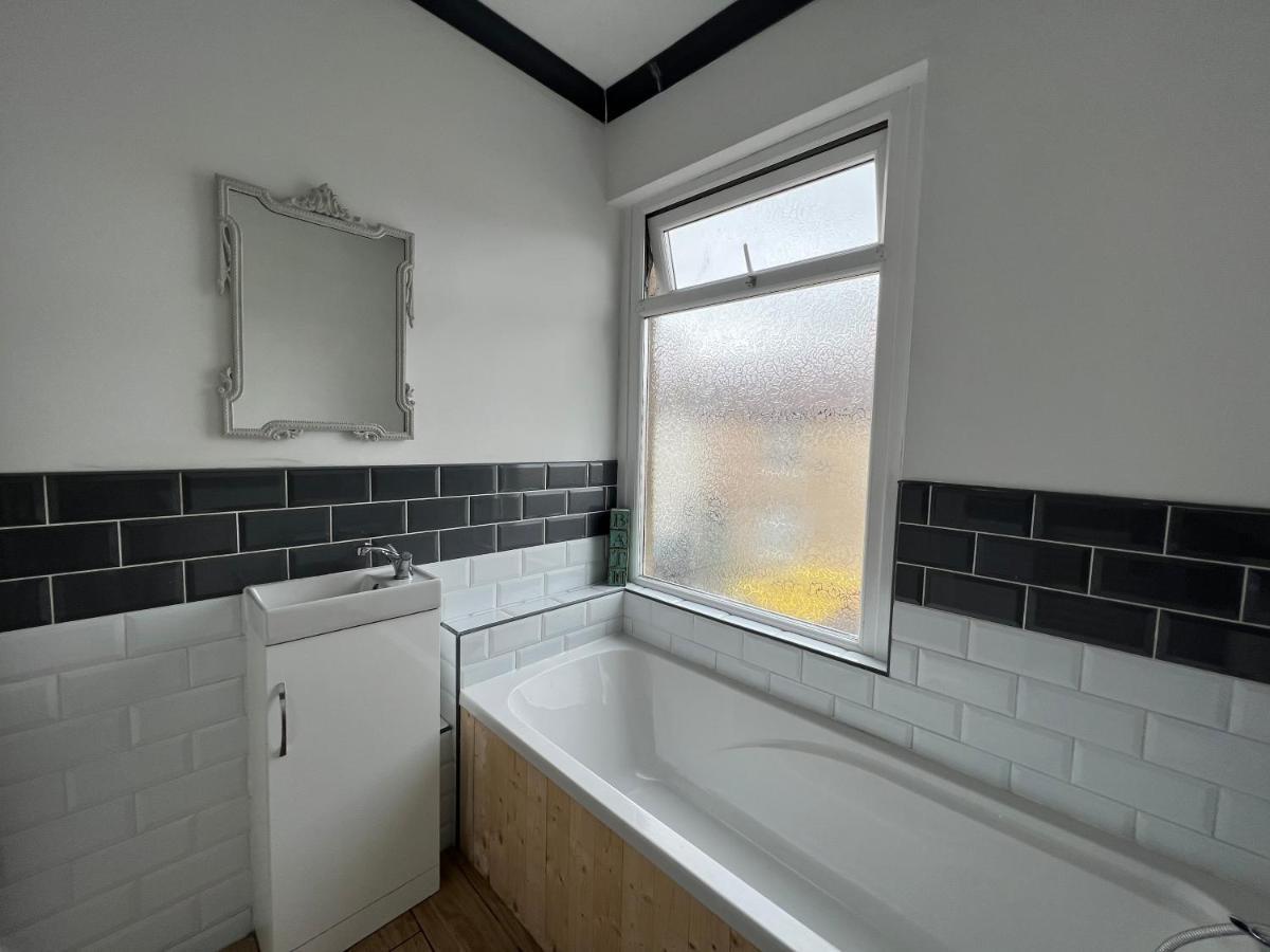 Brecon Town 3 Bedroom House Sleeps 6 Central Location Extérieur photo